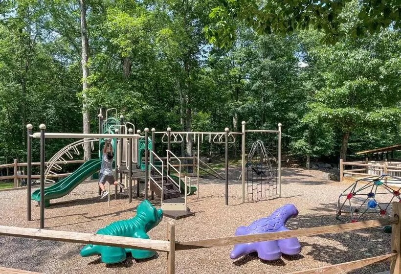 Modern 5br, Kid Friendly Home In Poconos With Pool Table