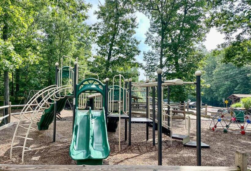 Modern 5br, Kid Friendly Home In Poconos With Pool Table