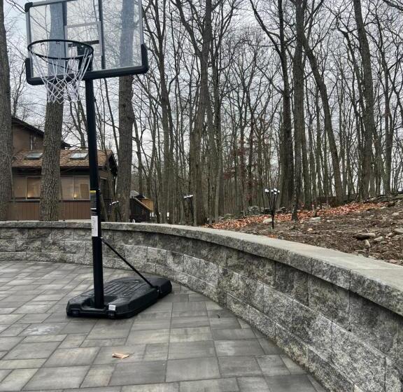 Modern 5br, Kid Friendly Home In Poconos With Pool Table