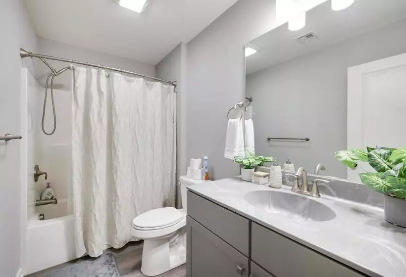 Modern 5br, Kid Friendly Home In Poconos With Pool Table