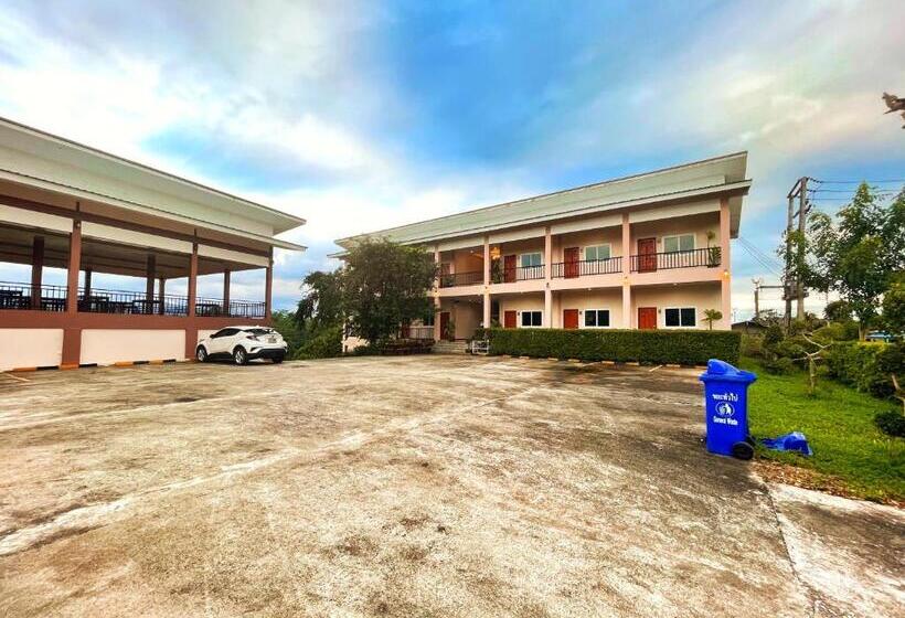 Resort จันทร์วารีรีสอร์ท