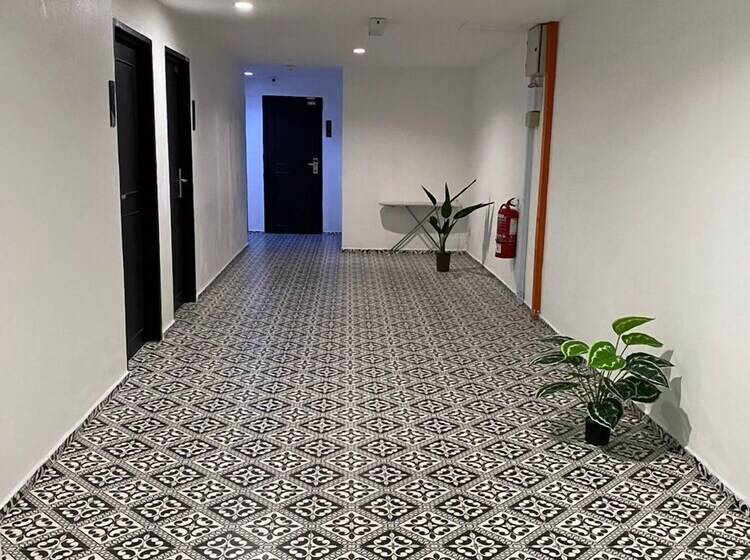 הוסטל Georgetown Inn By Sky Hive