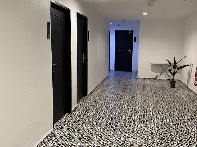 הוסטל Georgetown Inn By Sky Hive