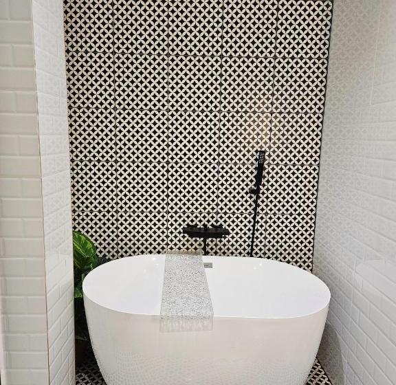 הוסטל Georgetown Inn By Sky Hive