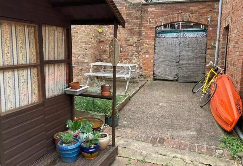Charming Cottage, Central Taunton