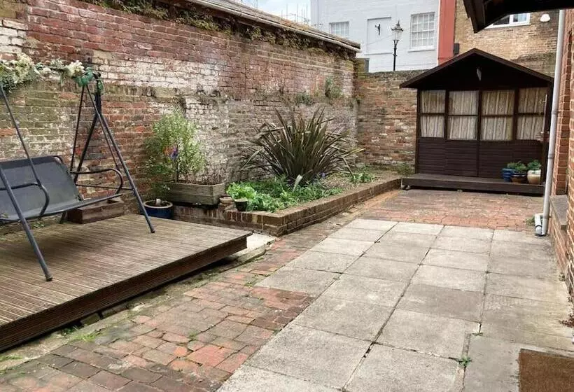 Charming Cottage, Central Taunton