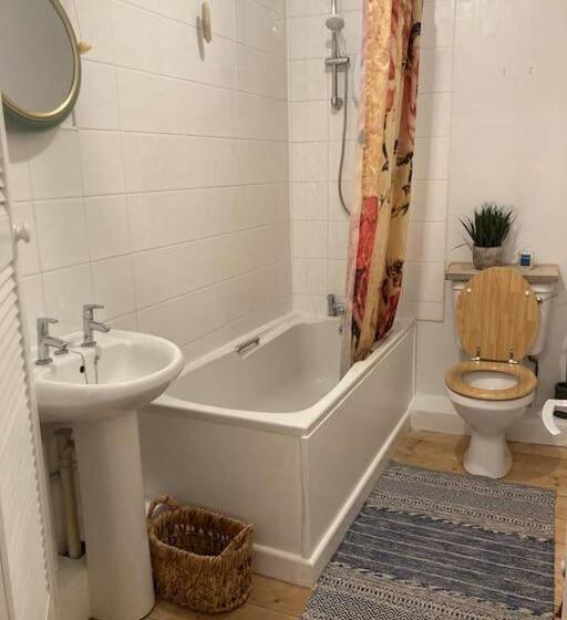 Charming Cottage, Central Taunton