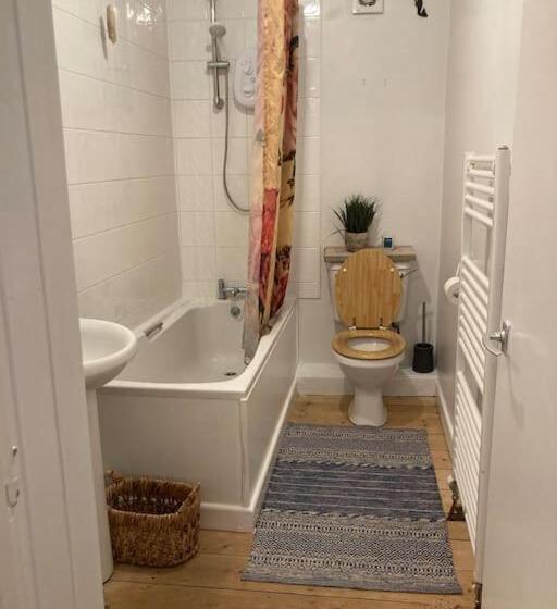 Charming Cottage, Central Taunton