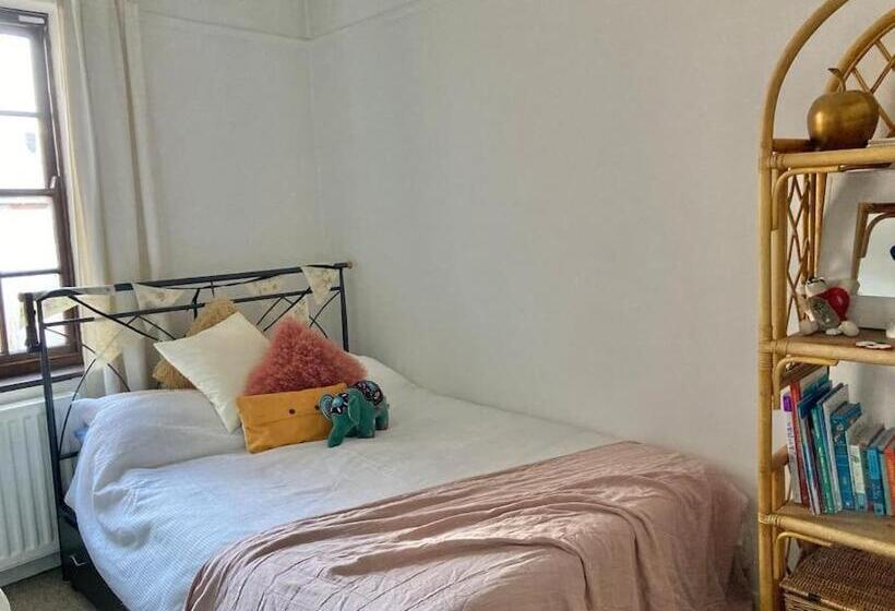 Charming Cottage, Central Taunton