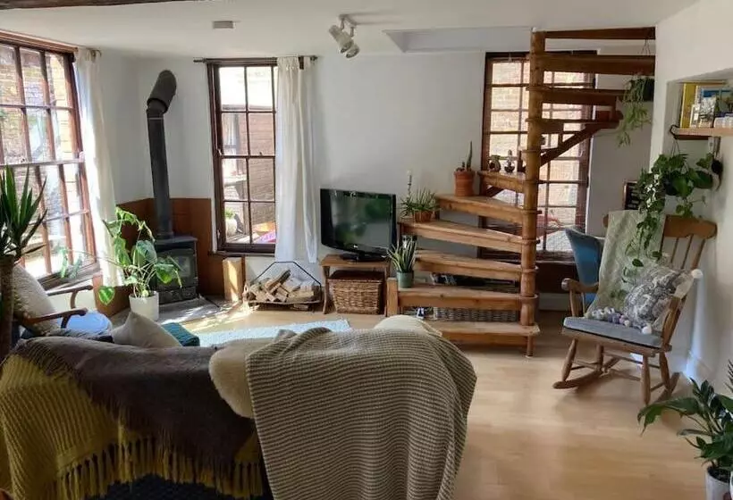 Charming Cottage, Central Taunton