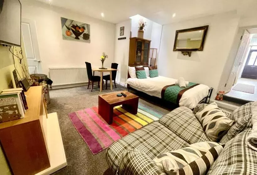 Executive Apartments, Nr City Centre With Private Parking