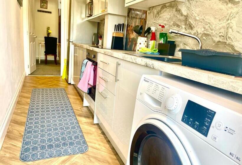 Executive Apartments, Nr City Centre With Private Parking