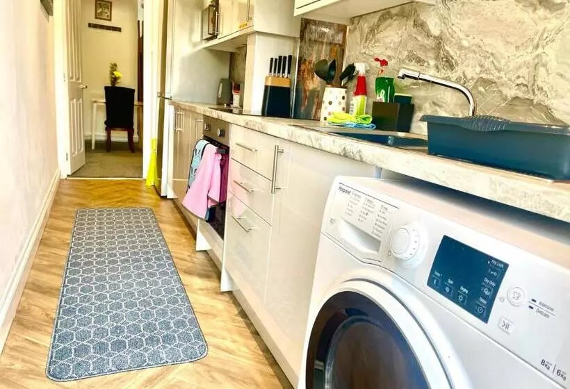 Executive Apartments, Nr City Centre With Private Parking