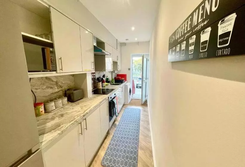 Executive Apartments, Nr City Centre With Private Parking