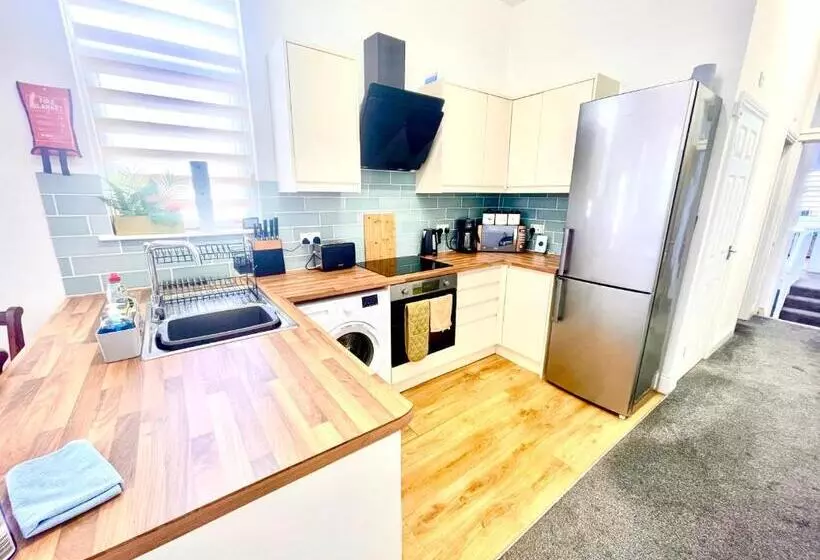 Executive Apartments, Nr City Centre With Private Parking