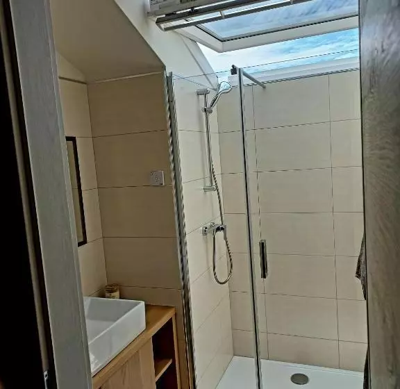 Holiday Home Lukc With Free Parking