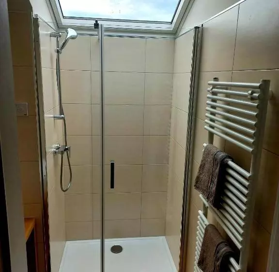 Holiday Home Lukc With Free Parking