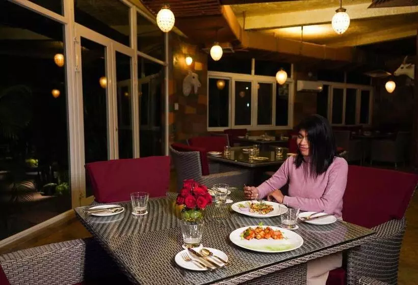 Hotelli Country Inn Tarika Riverside Resort Jim Corbett