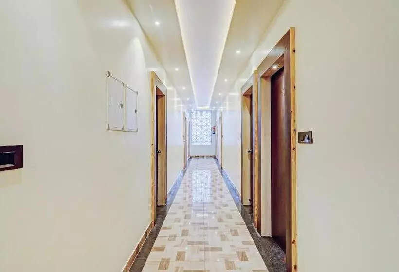 Hotelli Super Townhouse Riddhi Regency Near Indira Nagar Metro Station