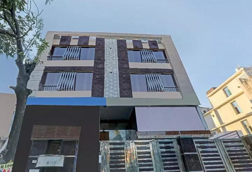 Hotelli Super Townhouse Riddhi Regency Near Indira Nagar Metro Station