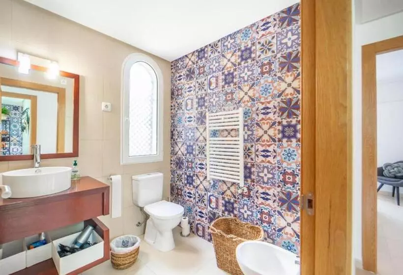 Spectacular And Stylish 2 Bed Aparment   Aa1711lt