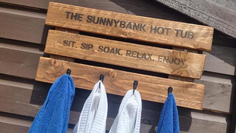 Sunny Bank Countryside Escape With Private Hot Tub And Countryside Views