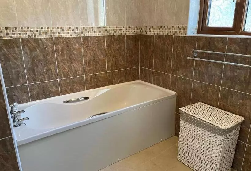 Sunny Bank Countryside Escape With Private Hot Tub And Countryside Views