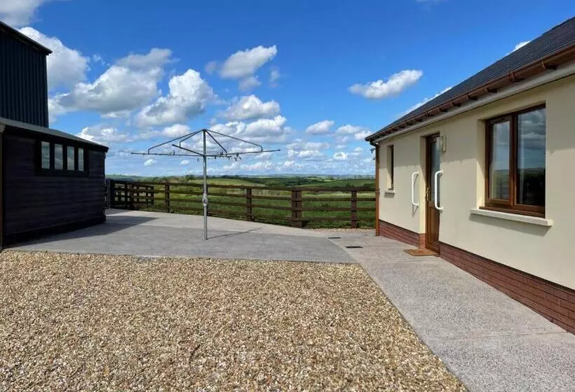 Sunny Bank Countryside Escape With Private Hot Tub And Countryside Views