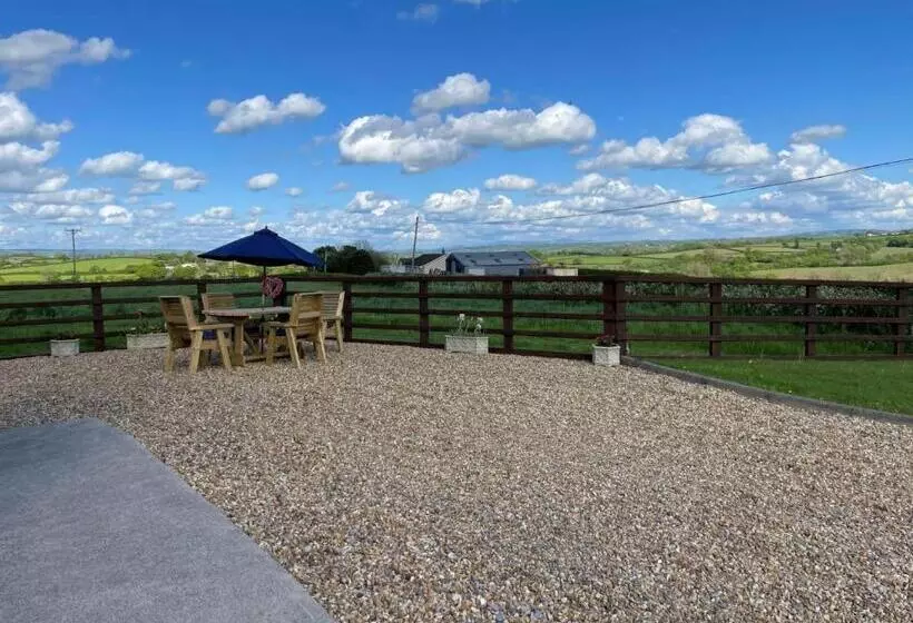 Sunny Bank Countryside Escape With Private Hot Tub And Countryside Views