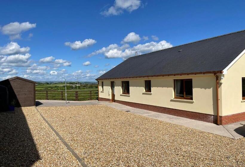 Sunny Bank Countryside Escape With Private Hot Tub And Countryside Views