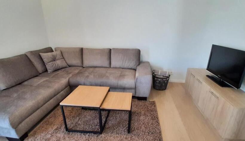 Vila Galadusis Prie Ežero