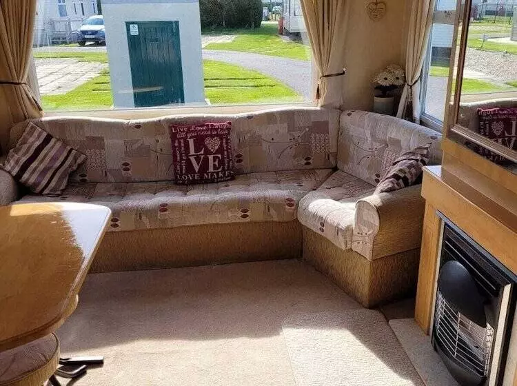 Beautiful 2 Bed Wigwam In Ingoldmells