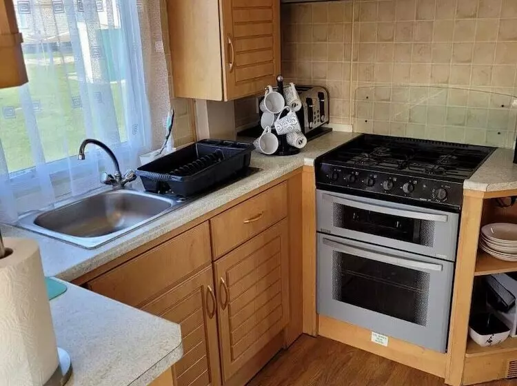 Beautiful 2 Bed Wigwam In Ingoldmells