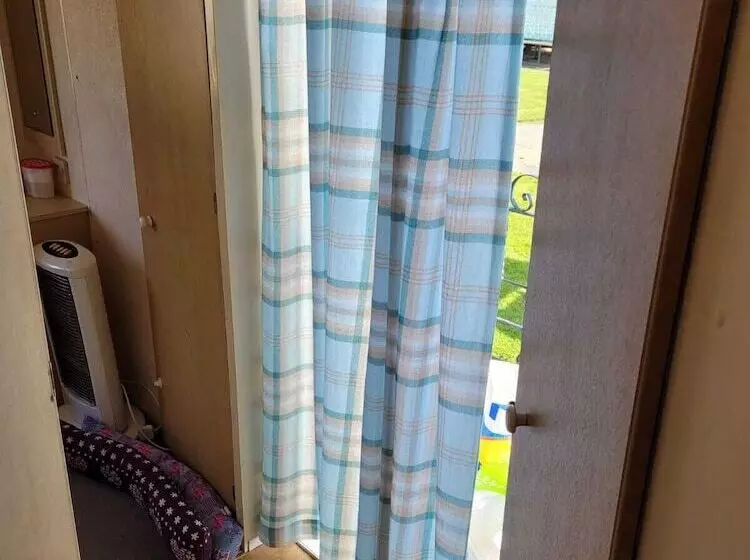 Beautiful 2 Bed Wigwam In Ingoldmells