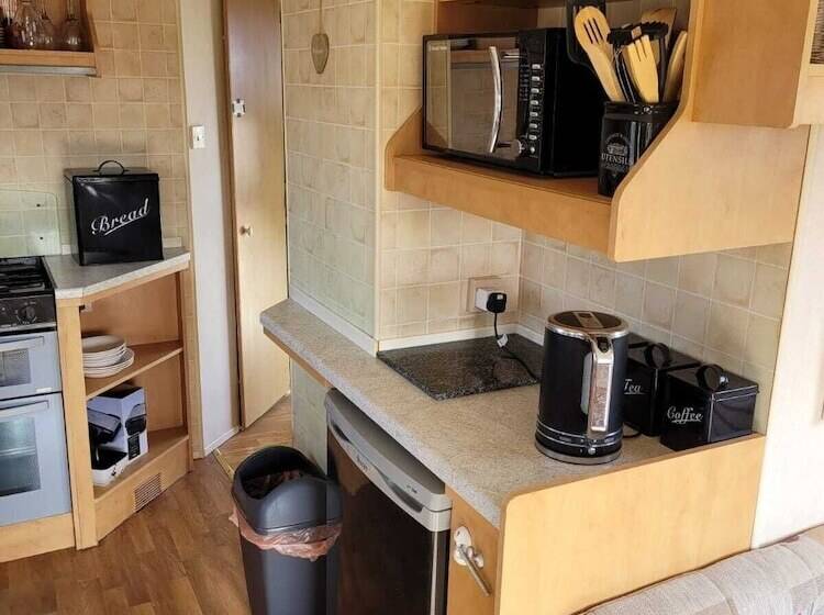 Beautiful 2 Bed Wigwam In Ingoldmells