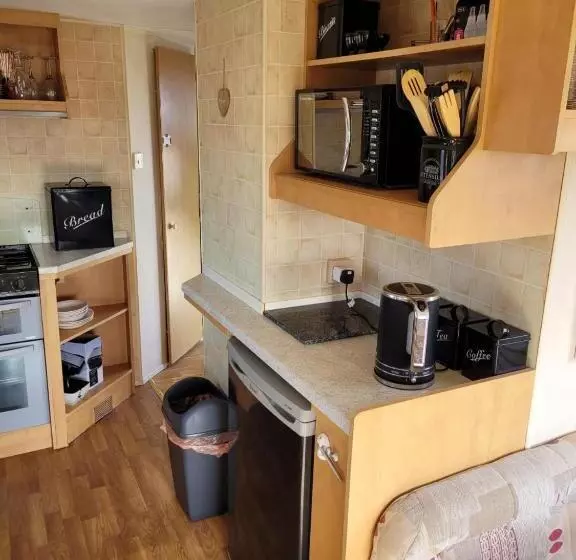 Beautiful 2 Bed Wigwam In Ingoldmells