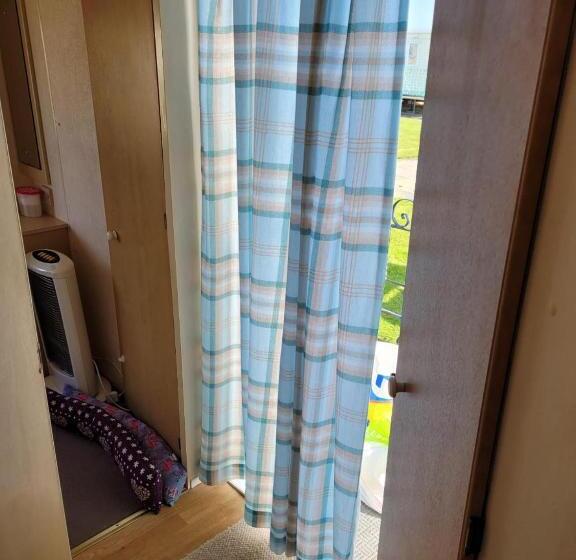 Beautiful 2 Bed Wigwam In Ingoldmells