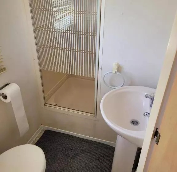 Beautiful 2 Bed Wigwam In Ingoldmells