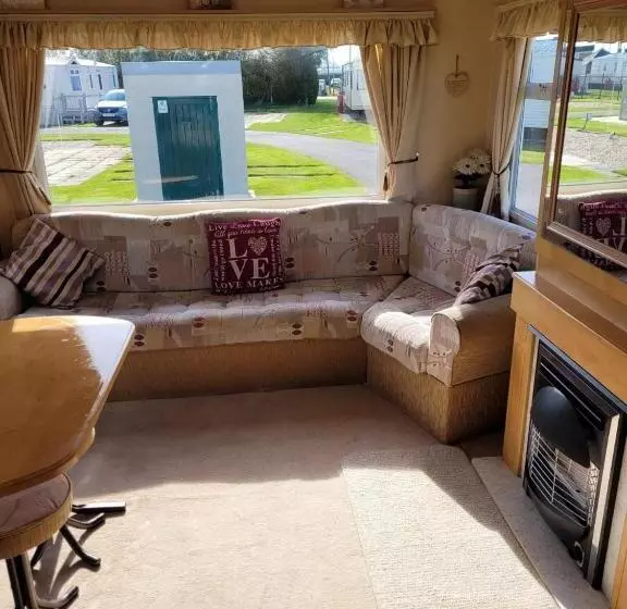 Beautiful 2 Bed Wigwam In Ingoldmells