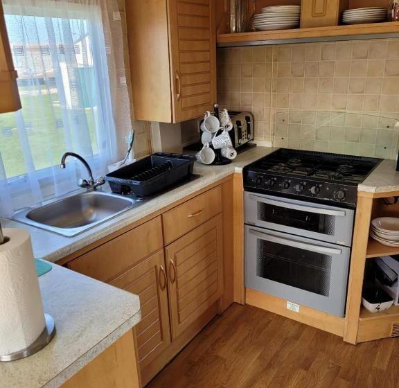 Beautiful 2 Bed Wigwam In Ingoldmells