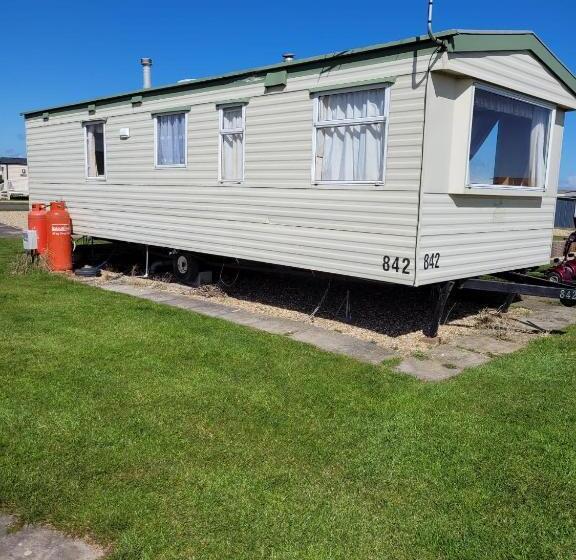 Beautiful 2 Bed Wigwam In Ingoldmells