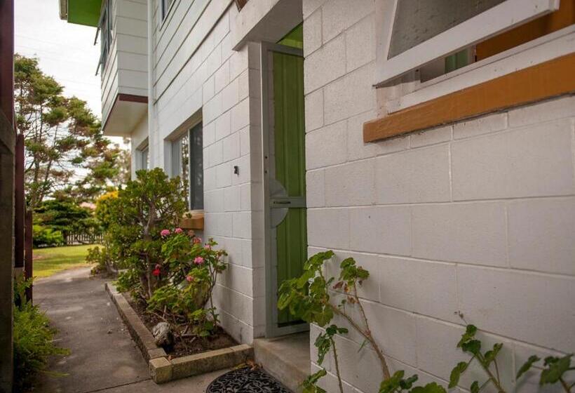 Holiday Haven   Whitianga Bach