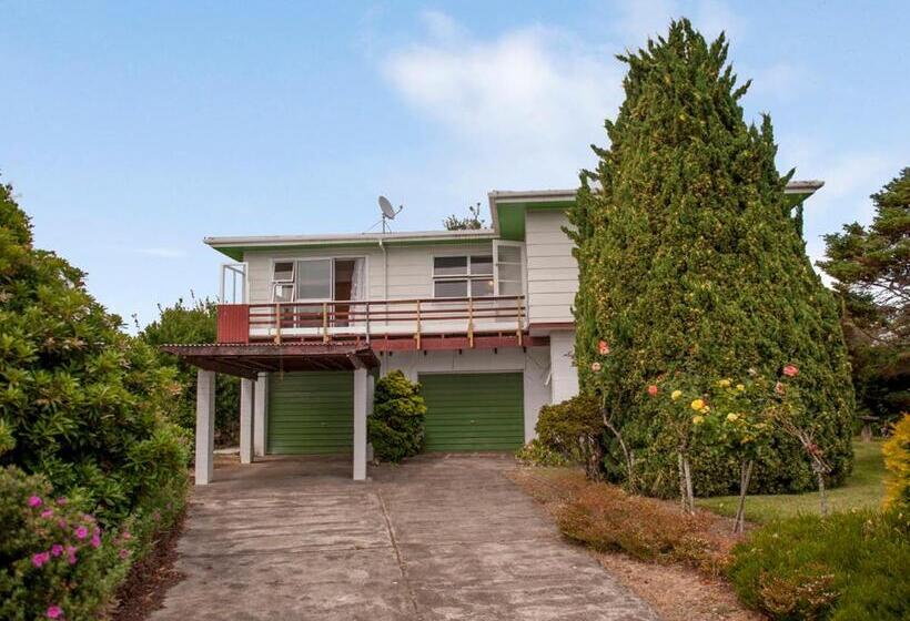 Holiday Haven   Whitianga Bach