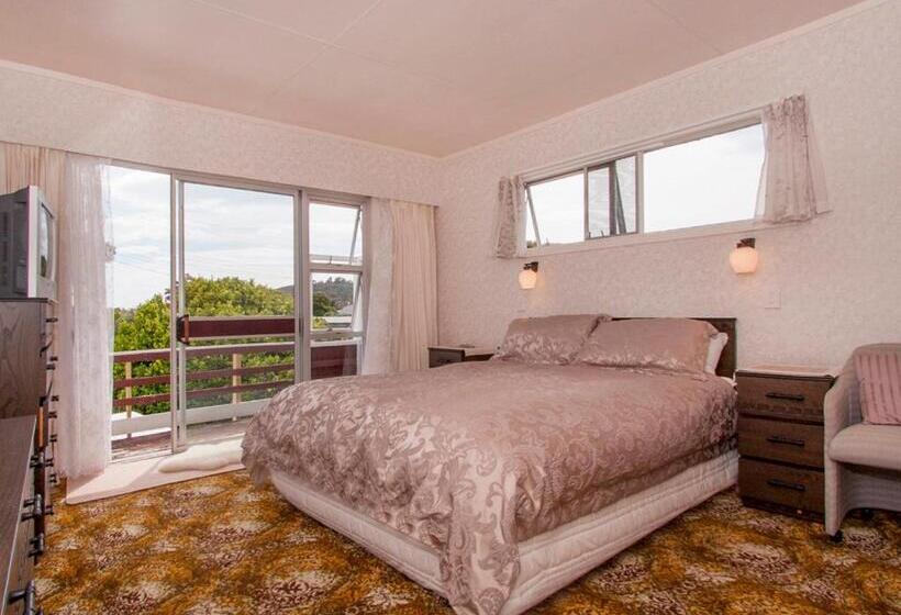 Holiday Haven   Whitianga Bach