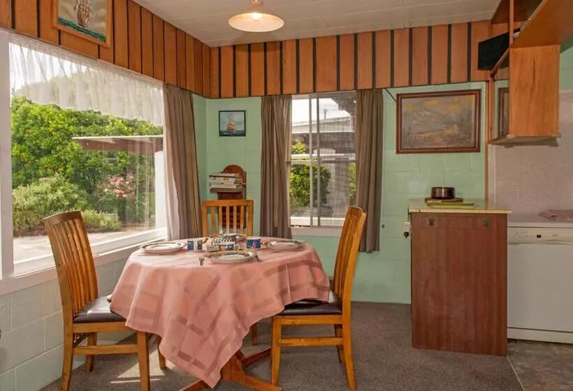 Holiday Haven   Whitianga Bach