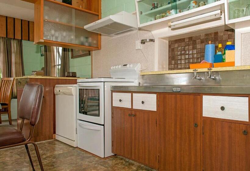 Holiday Haven   Whitianga Bach