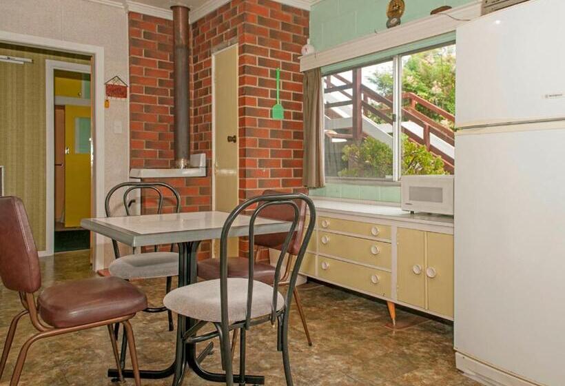 Holiday Haven   Whitianga Bach