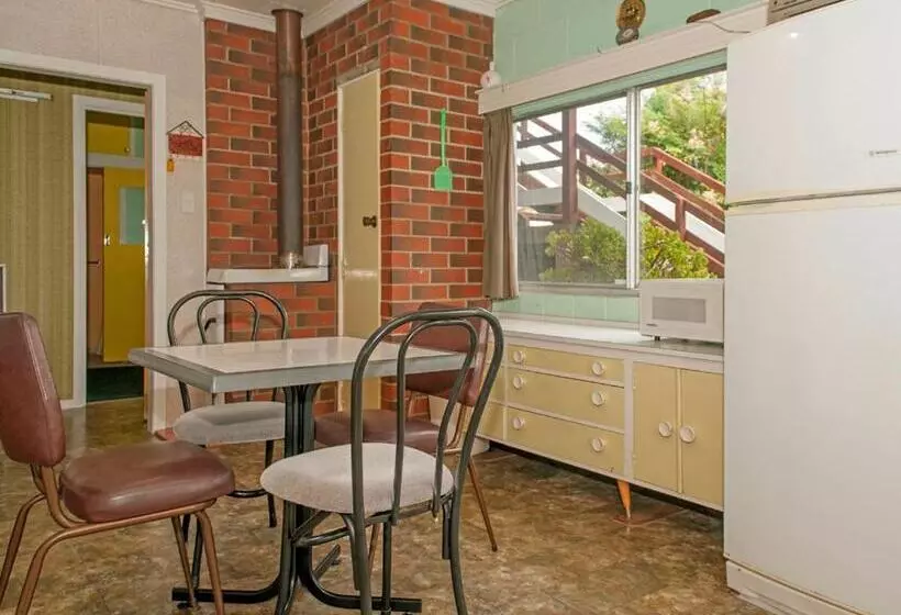 Holiday Haven   Whitianga Bach