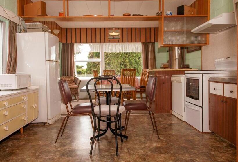 Holiday Haven   Whitianga Bach