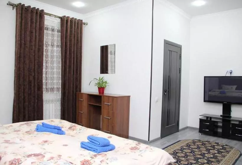 Majatalo Chinara Guest House Airport